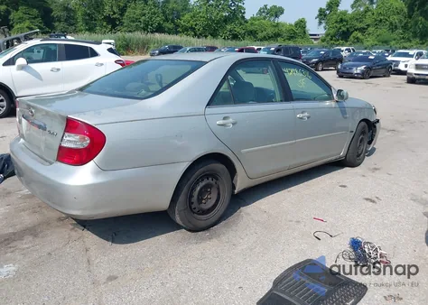 2002 Toyota Camry Le/Xle/Se z USA, uszkodzony, nr VIN 4T1BE32KX2U552087